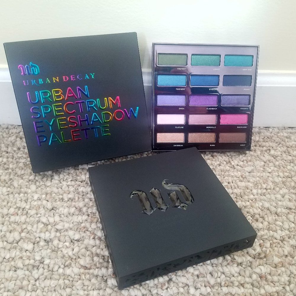 Urban Decay Urban Spectrum Eye shadow Palette- NIB